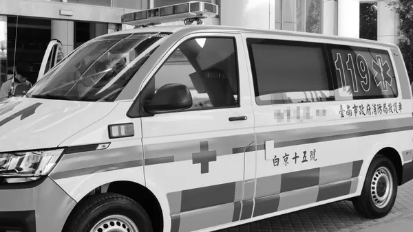 快訊/台南校園驚傳意外!女童「9米高摔落」骨折 消防即送醫治療