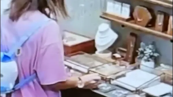 影/一中商圈飾品店遭竊!男掩護女塞袋偷銀戒手鍊 店家怒PO監視器影片揭手法