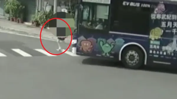 板橋遭公車撞擊死者身分曝光！議員周勝考前妻市議員參選人周韋翰母親　為子拉票釀悲劇