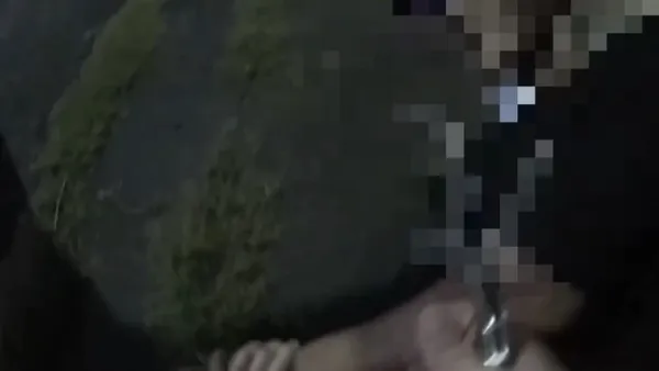 違停遇警心虛了！男丟安毒拔腿逃　警飛撲逮人再搜出4顆依托咪酯煙彈
