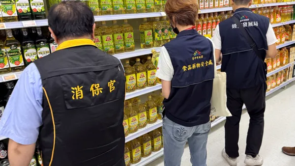 中市食安處首波公布兩業者超標油品流向　跨局處突擊賣場全面回收下架
