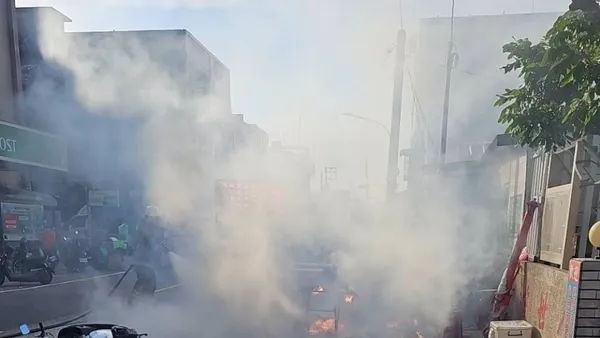 快訊／台南機車猛撞夜市攤販！瓦斯起火燃燒 2人燒燙傷送醫