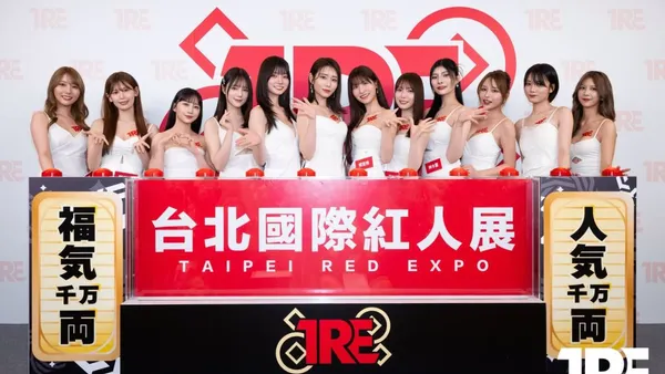 TRE成人展「輪椅男站起來拍女模」 網友笑稱:醫學奇蹟