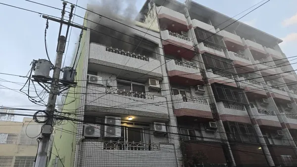 台中大里住宅清晨火警 一家5口受困陽台獲救 3人輕微嗆傷送醫