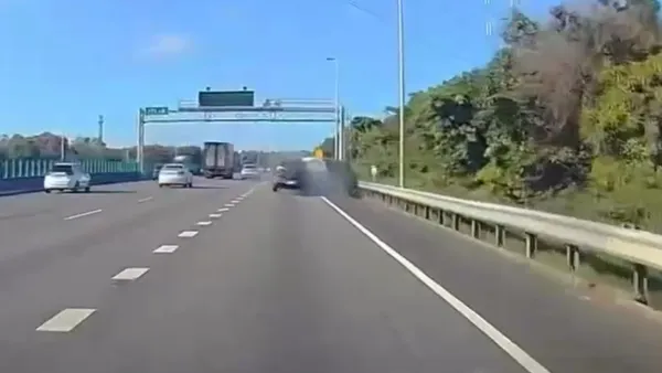 撞擊畫面曝光！國道3號休旅車追撞故障停路肩廂型車　3人受傷送醫