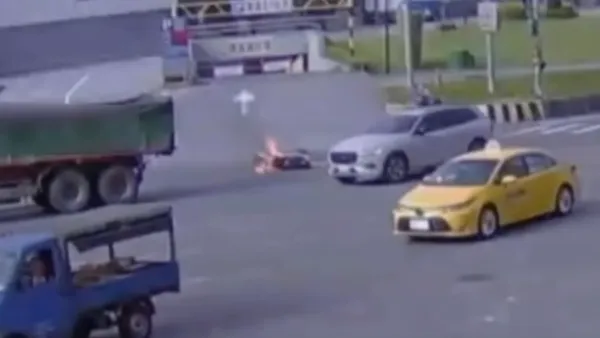 汐止火燒車！機車與砂石車擦撞倒地起火　女騎士全身多處燒燙傷挫傷