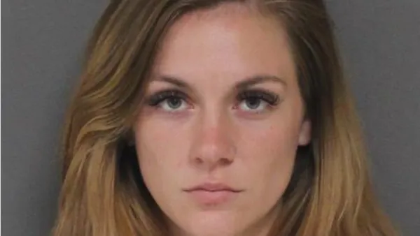 影／美國25歲女遭控性侵2歲幼童　還拍下影片存手機被抓包！遭警方逮捕