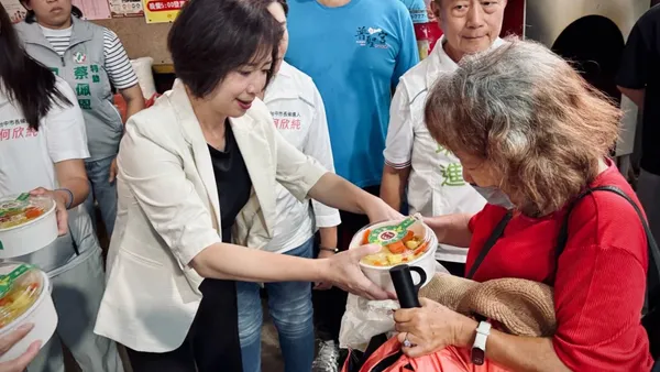 東區普聖宮愛心便當暖心結緣　何欣純：串聯公私力量 讓善循環延續台中