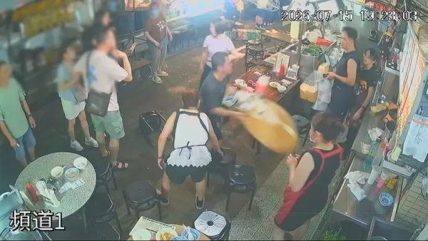 影/掀桌肢體推擠!豐原廟東夜市2攤商大亂鬥 蒜肉飯PO監視器說明事件原委