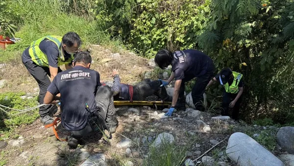 大甲溪釣魚滑倒受困溪床！　警消聯手救援脫困