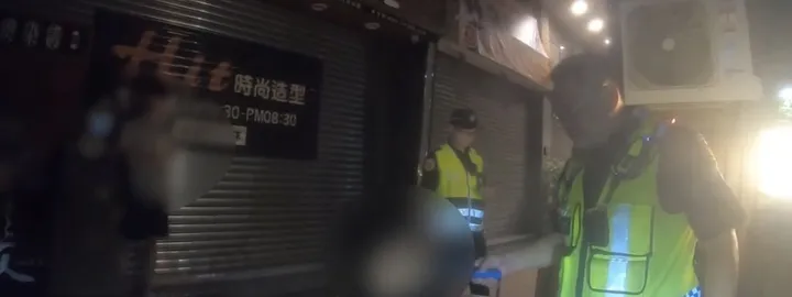 毒駕失控!高雄男逆向連撞路邊車 結局慘翻路中