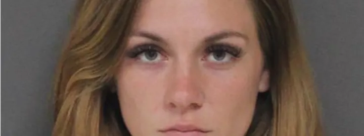 影/美國25歲女遭控性侵2歲幼童 還拍下影片存手機被抓包!遭警方逮捕