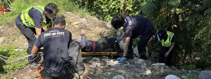 大甲溪釣魚滑倒受困溪床! 警消聯手救援脫困