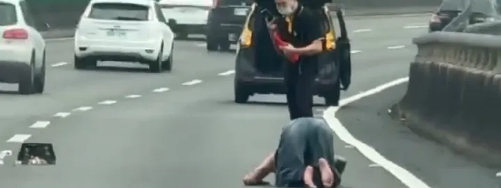 台74線驚險畫面! 酒醉女子跳車趴趴走嚇壞用路人
