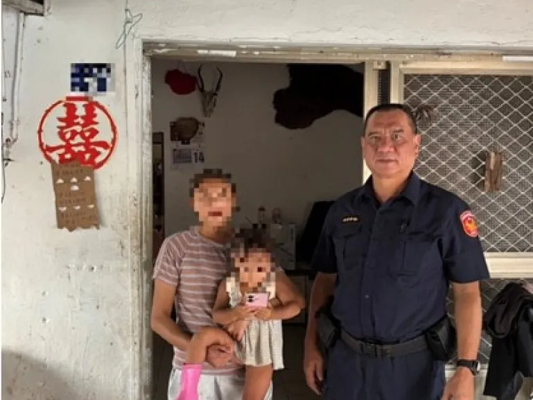 小手指向回家路！仁愛暖警抱起迷途女童　善用部落網絡助平安返家